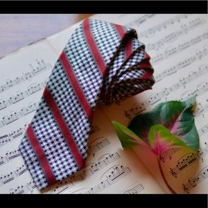 Hickey Freeman 100% silk tie Made in USA